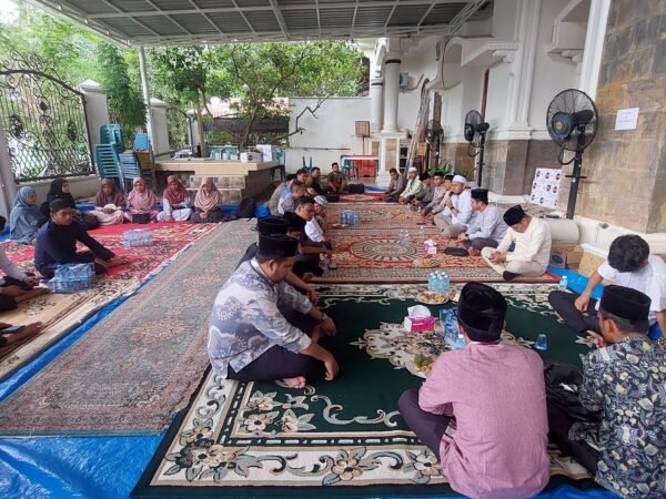 Ustadz dan Ustadzah Dayah Sidiq Bertakziyah ke Rumah Duka Almarhum Ayahanda H. Muslim Bin H. Muhammad Ali